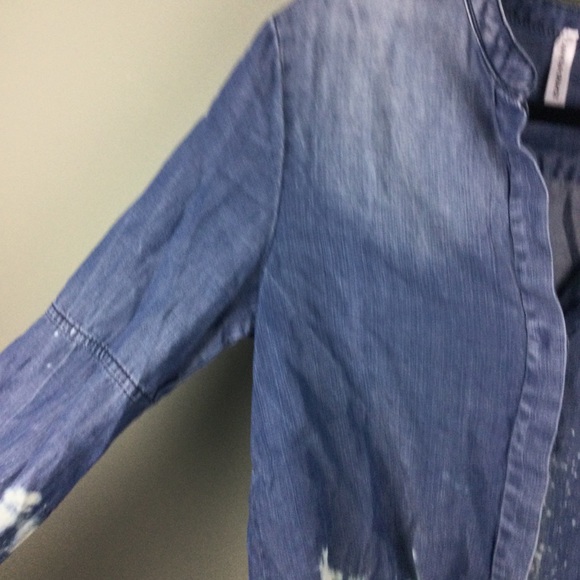 Love & Grace Bleach Splatter Split Neck Flare Sleeve Tie Waist Chambray Top - Picture 7 of 10